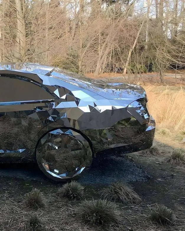 تصاویر؛ مرسدس بنز آینه ای؛ تلاقی شکوه و ویرانی در 12 هزار قطعه