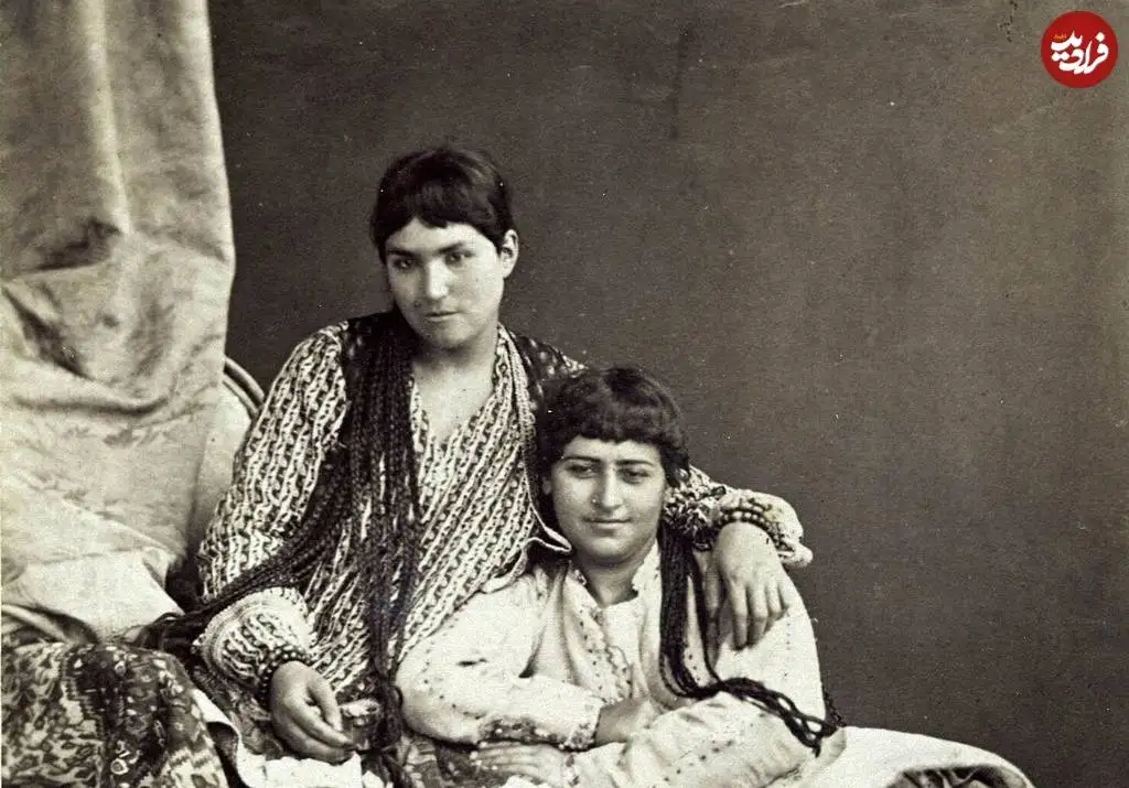 تصاویر؛ سفر به عصر قاجار؛ از «ژست عاشقانۀ نوۀ ناصرالدین شاه» تا «درویش آفریقایی در تهران»