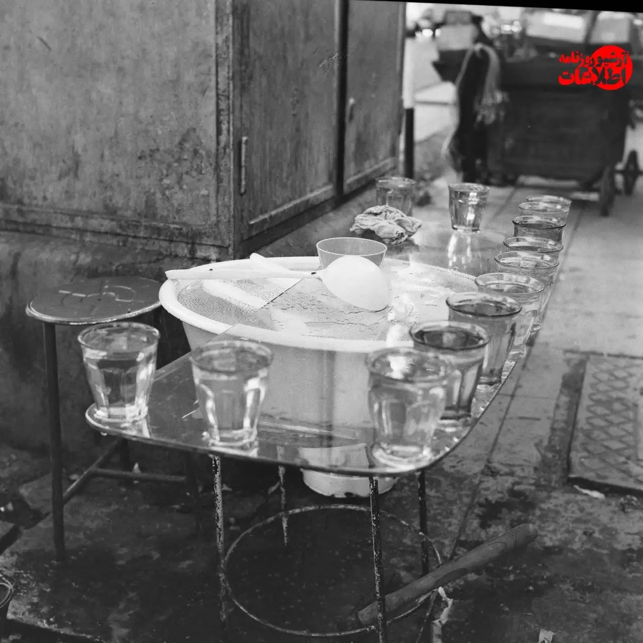 تصاویر؛ سفر به تهران قدیم؛  عکس های دیدنی از فروش آب زرشک، دوغ و شربت در تهران 1348