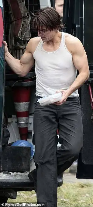 ژست های دلبرانه جنتلمن 62 ساله، جهان را خیره کرد!