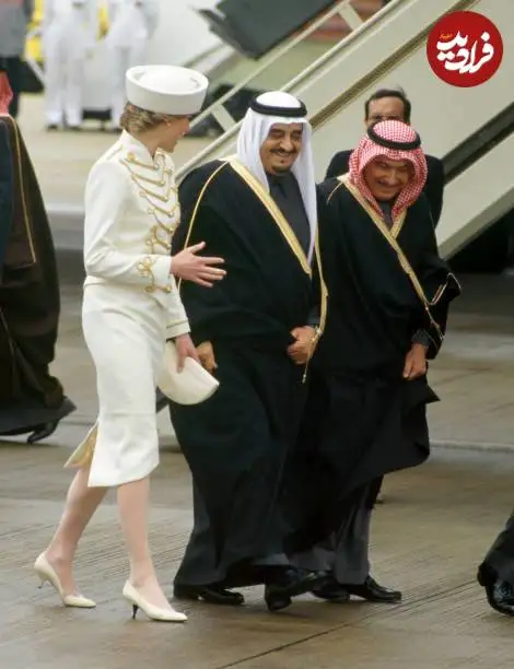 عکس؛ سفر در زمان؛ «پرنس دایانا و شاهزاده چارلز در مراسم استقبال از ملک فهد، پادشاه عربستان»؛ سال 1366