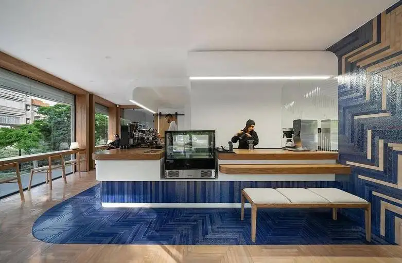 تصاویر؛ معماری جالب یک کافه 58 متری در مشهد