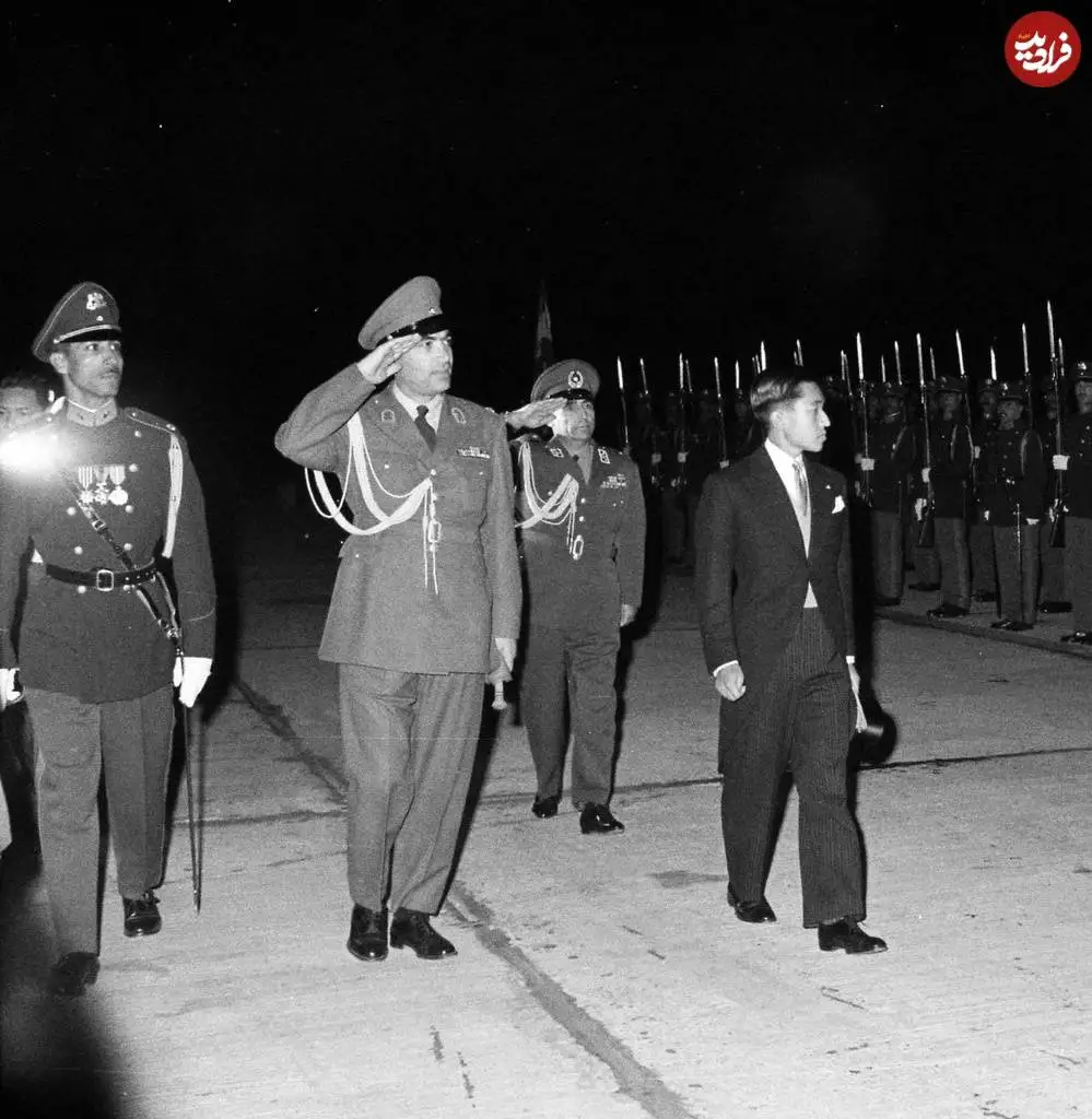 عکس؛ سفر در زمان؛ «آکی هیتو، ولیعهد ژاپن و غلامرضا پهلوی» در مهرآباد؛ سال 39