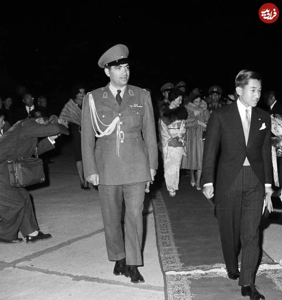 عکس؛ سفر در زمان؛ «آکی هیتو، ولیعهد ژاپن و غلامرضا پهلوی» در مهرآباد؛ سال 39