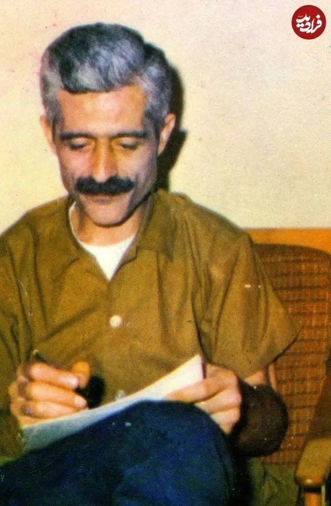 عکس؛ سفر در تاریخ؛ «جلال آل احمد در منزل شخصی اش در تهران»؛ دهه 40