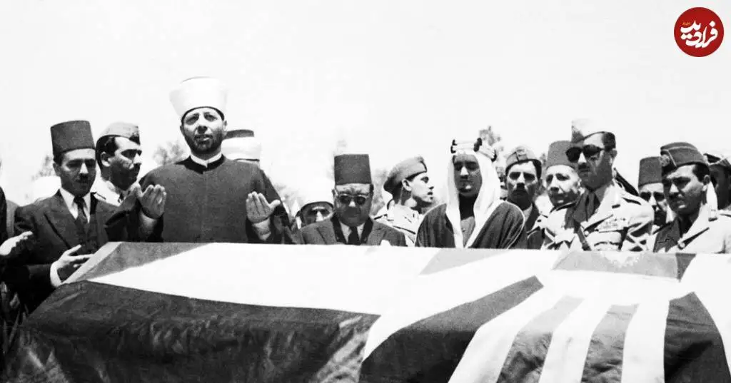 عکس؛ سفر در زمان؛ «پنجمین پادشاه عربستان در کنار تابوت پادشاه اردن»؛ سال 1330