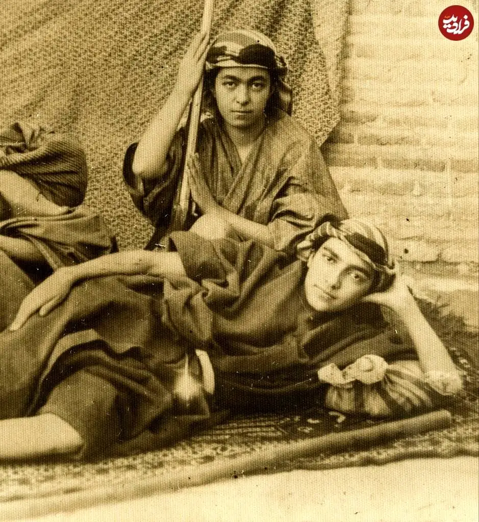 تصاویر؛ سفر به عصر قاجار؛ از «عکس آتلیه ای مظفرالدین شاه» تا «تیپ پسرانۀ دختران قاجاری»