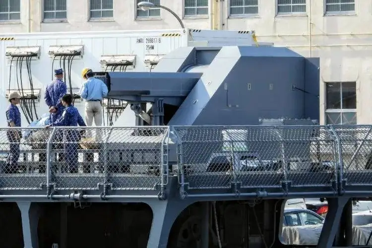 عکس؛ ژاپن موشک های هایپرسونیک را با اسلحه الکترومغناطیسی هدف می گیرد