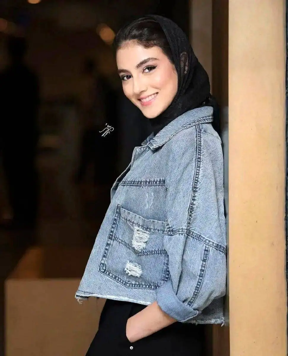 تصاویر؛ تیپ و استایل متفاوت پردیس پورعابدینی در اکران یک فیلم در شیراز