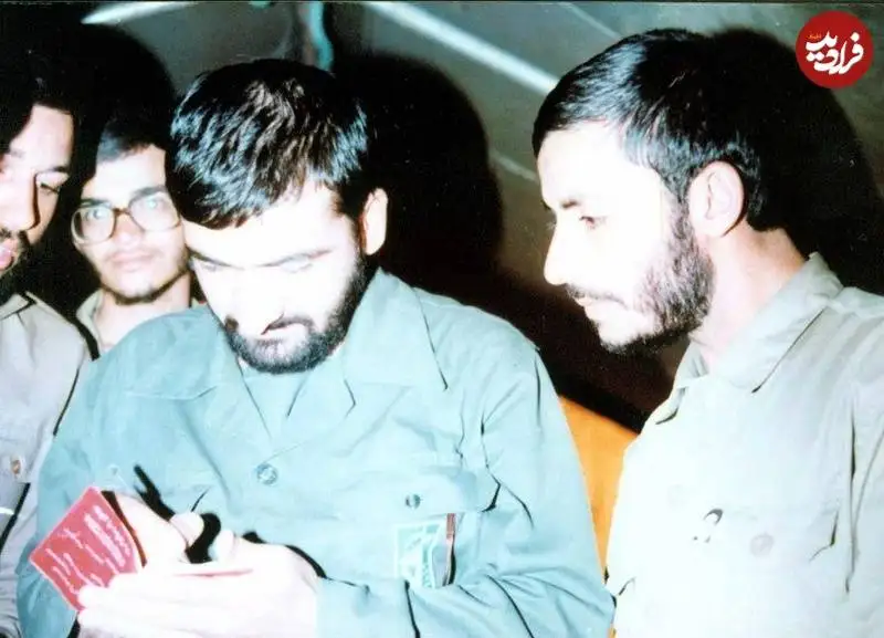 عکس؛ سفر به تاریخ؛ «شهید همت» در کنار «محسن رضایی» در جبهه؛ دهۀ 60