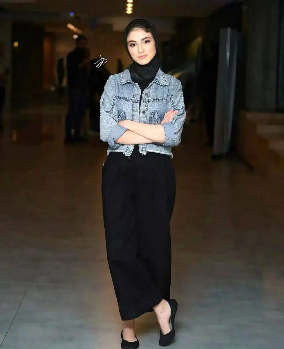 تصاویر؛ تیپ و استایل متفاوت پردیس پورعابدینی در اکران یک فیلم در شیراز