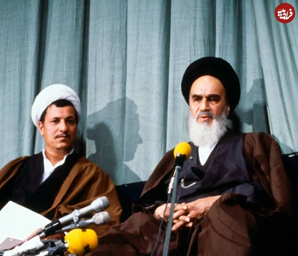 عکس؛ سفر در زمان؛ «هاشمی رفسنجانی در کنار امام خمینی»؛ بهمن سال 1357