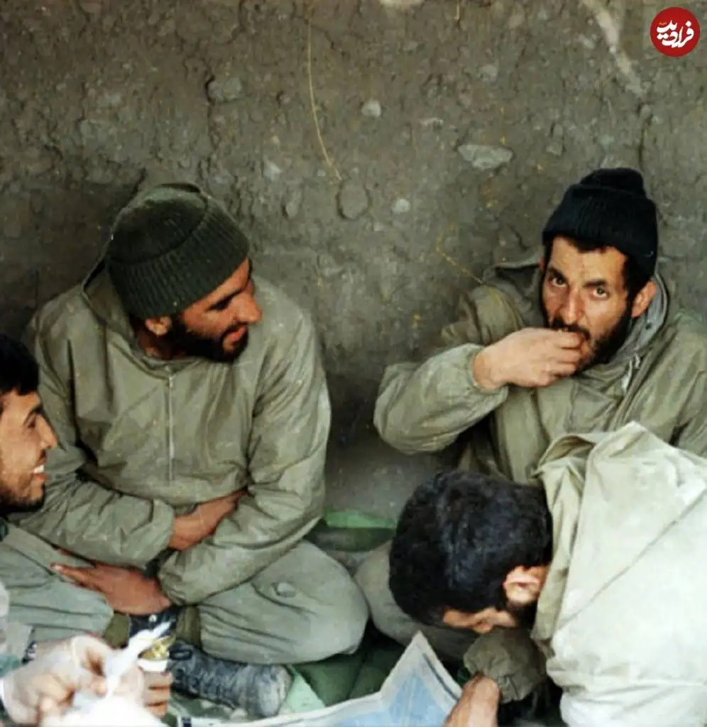 عکس؛ سفر در زمان؛ «آخرین تصویر مهدی باکری پیش از شهادت در کنار احمد کاظمی»؛ سال 63