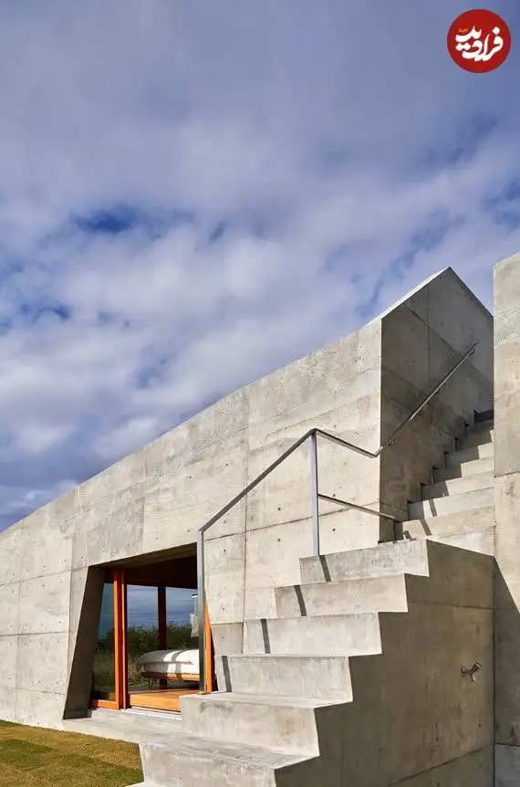 تصاویر؛ معماری متفاوت یک «ویلای بتنی» در سواحل ژاپن