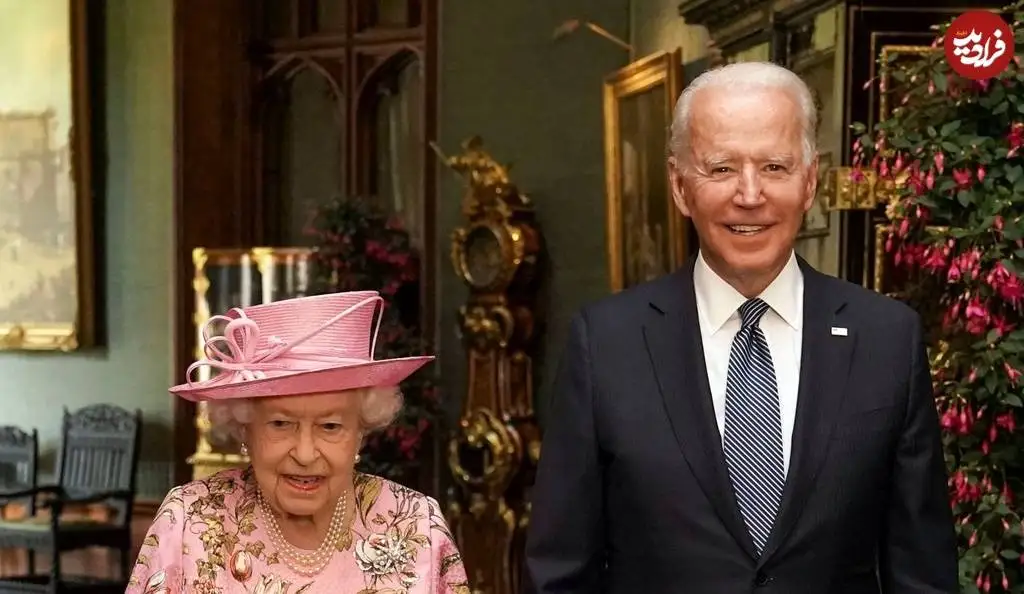 عکس؛ سفر در تاریخ؛ «جو بایدن در کنار ملکه الیزابت دوم»؛ سال 1400
