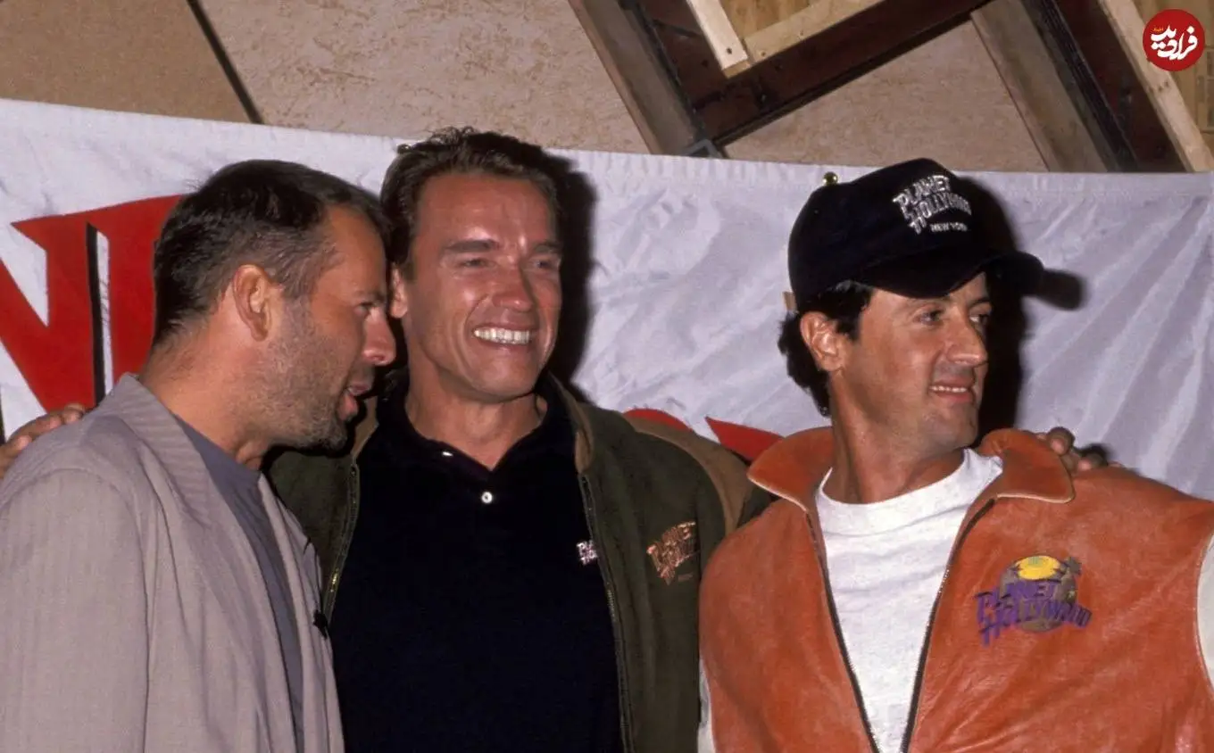 عکس؛ سفر در زمان؛ «آرنولد در کنار بروس ویلیس و سیلوستر استالونه»؛ سال 1370