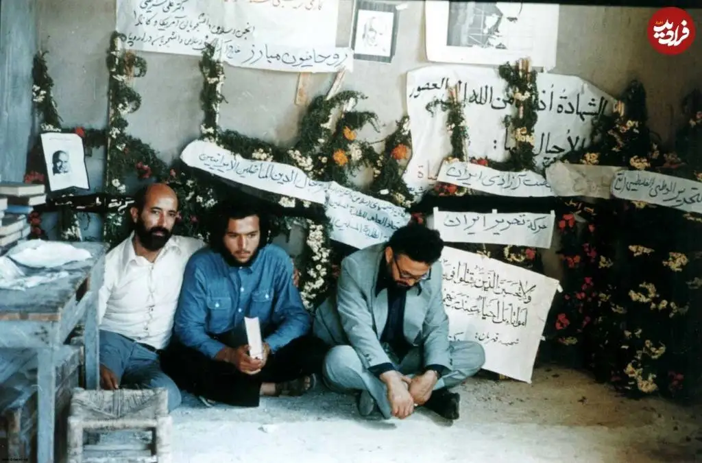 عکس؛ سفر به تاریخ؛ «شهید چمران» بر سر مزار «دکتر شریعتی» در سوریه؛ سال 1356