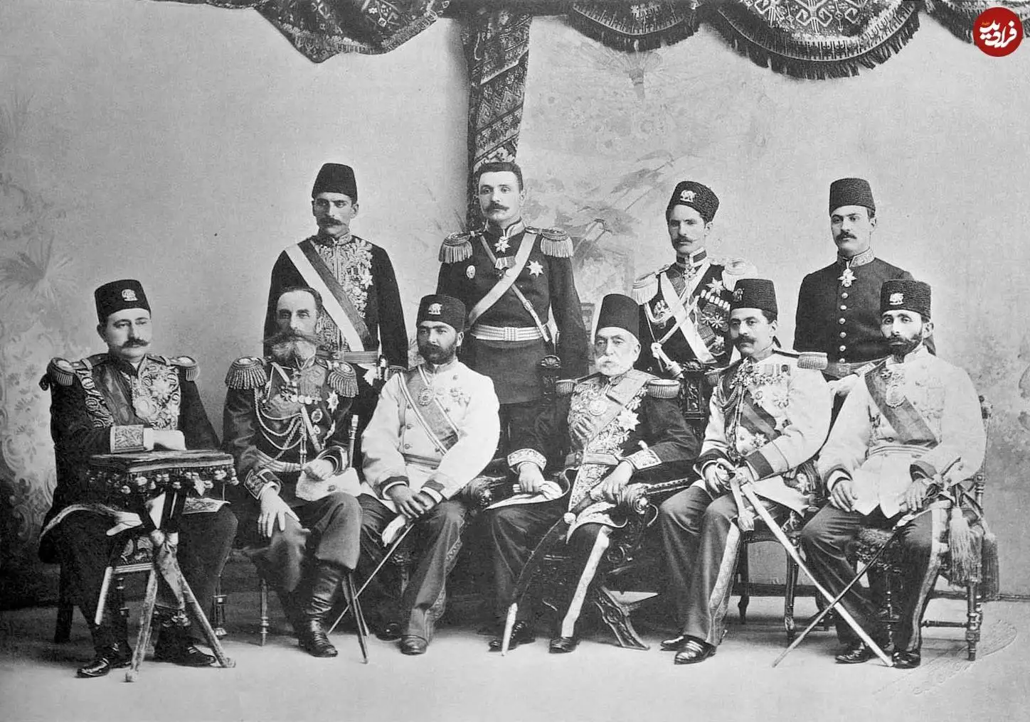 عکس؛ سفر در زمان؛ «نمایندگان ایران در مراسم تاج گذاری نیکلای دوم، امپراتور روسیه»؛ سال 1275