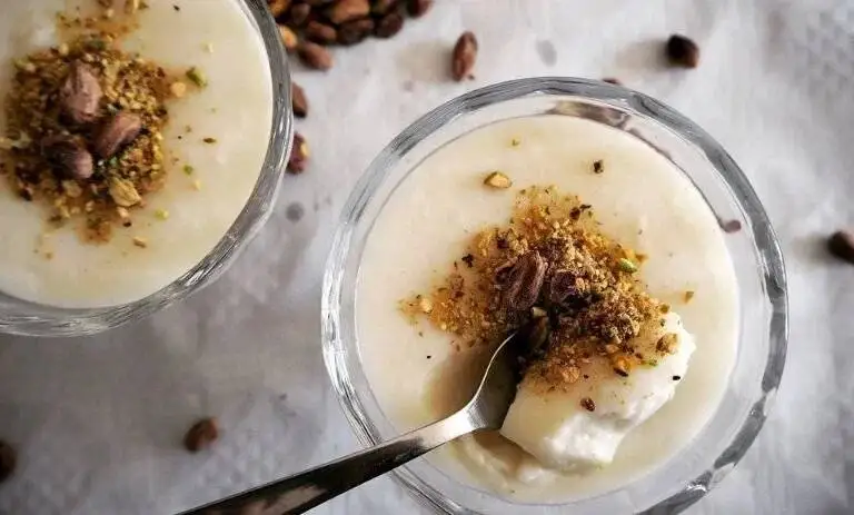 روش تهیه مهلبیه یا پودینگ عربی؛ سریع ترین و خوشمزه ترین دسر مجلسی