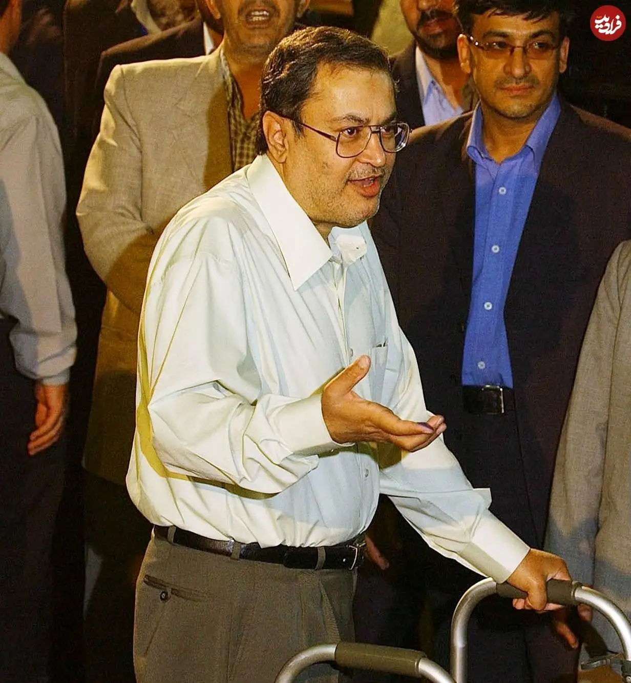 عکس؛ سفر در زمان؛ «سعید حجاریان در حال رای دادن  در انتخابات»؛ سال 1384