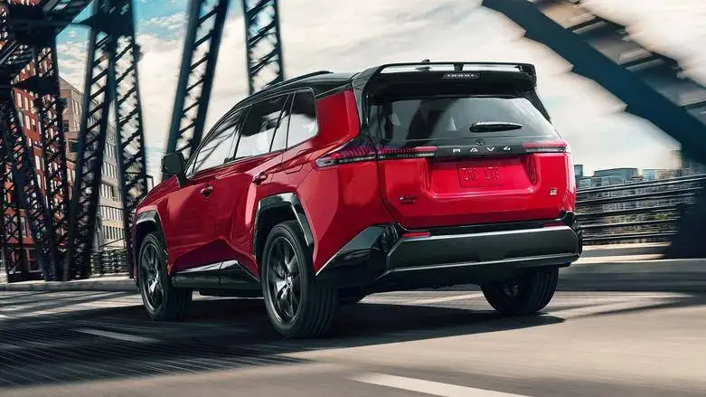 تصاویر؛ این تویوتا فقط در رنگ قرمز و سقف مشکی عرضه می شود