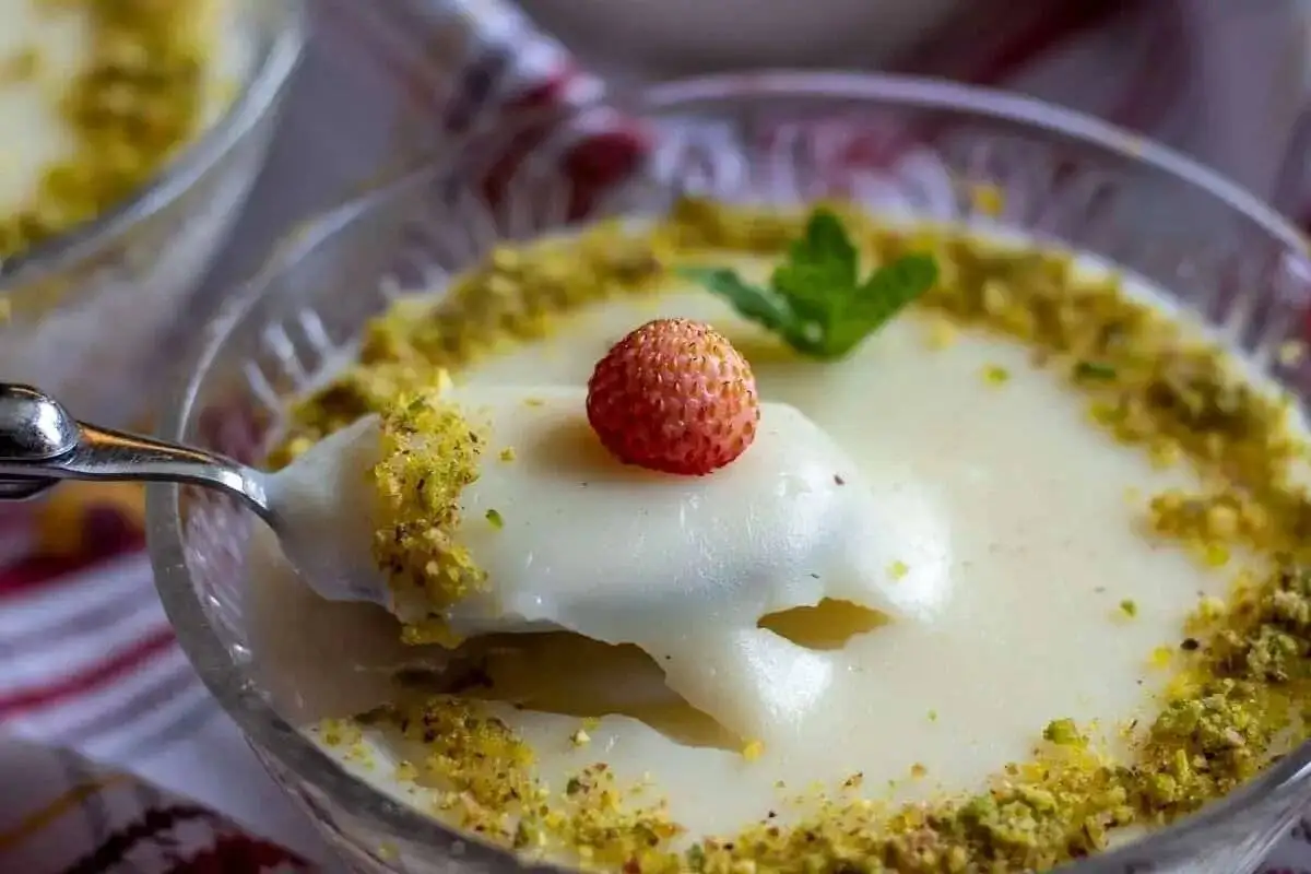 روش تهیه مهلبیه یا پودینگ عربی؛ سریع ترین و خوشمزه ترین دسر مجلسی