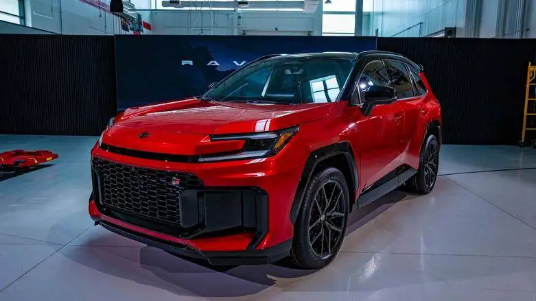 تصاویر؛ این تویوتا فقط در رنگ قرمز و سقف مشکی عرضه می شود