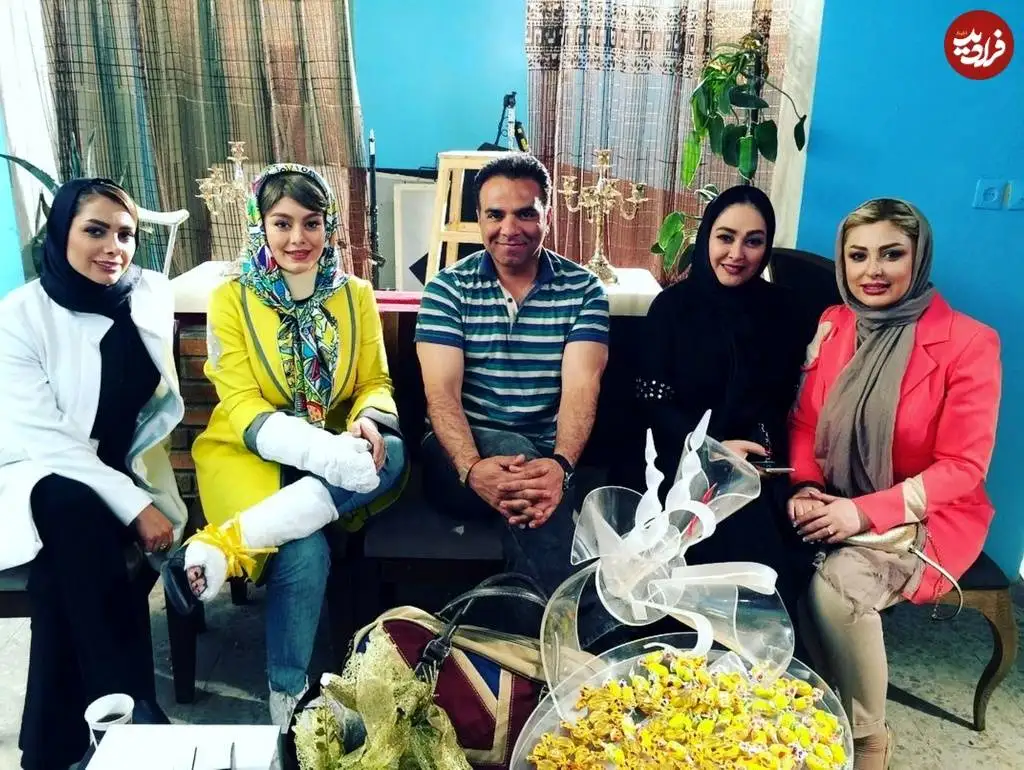 عکس؛ سفر در زمان؛ «نیوشا ضیغمی» در کنار «سحر قریشی و الهام حمیدی» در پشت صحنه یک فیلم؛ سال 95