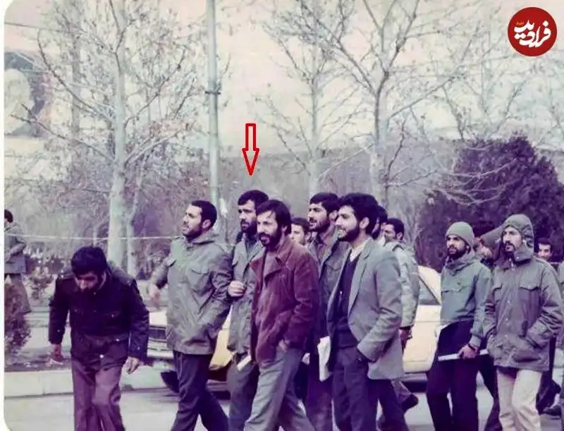 عکس؛ سفر به تاریخ؛ «مسعود پزشکیان» در دوران دانشجویی در محوطۀ دانشگاه