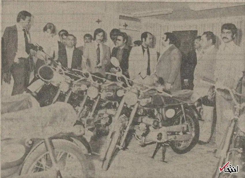 عکس؛ سفر در زمان؛ 1355؛ نمایندگی موتور خاطره انگیز در یزد
