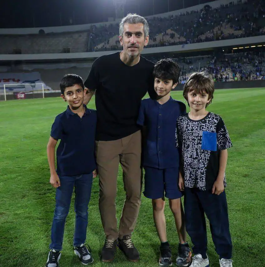 مرد آرامی که از لای کتاب ها، ناجی عاطفه ی استقلال شد