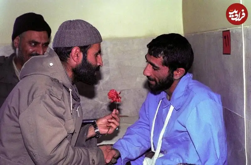 عکس؛ سفر به تاریخ؛ «سردار قاآنی» در بیمارستان بعد از مجروحیت در جبهه؛ دهۀ 60