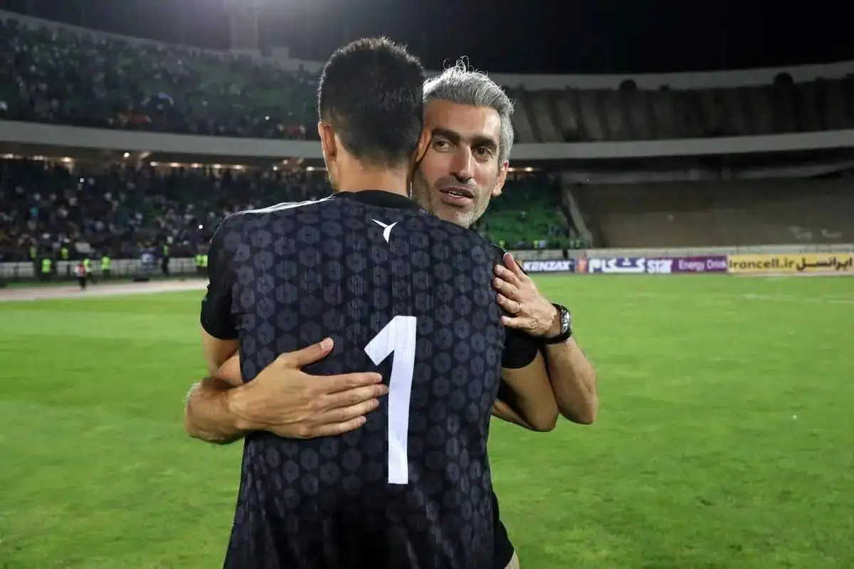 مرد آرامی که از لای کتاب ها، ناجی عاطفه ی استقلال شد