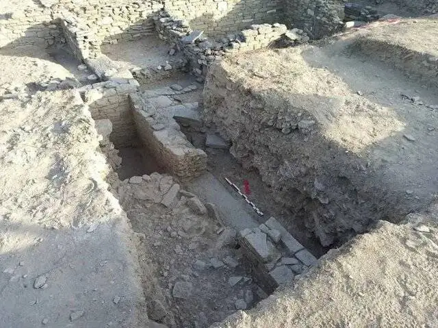 عکس؛ سفر در زمان؛ کشف کارگاهی از تندیس های ناتمام