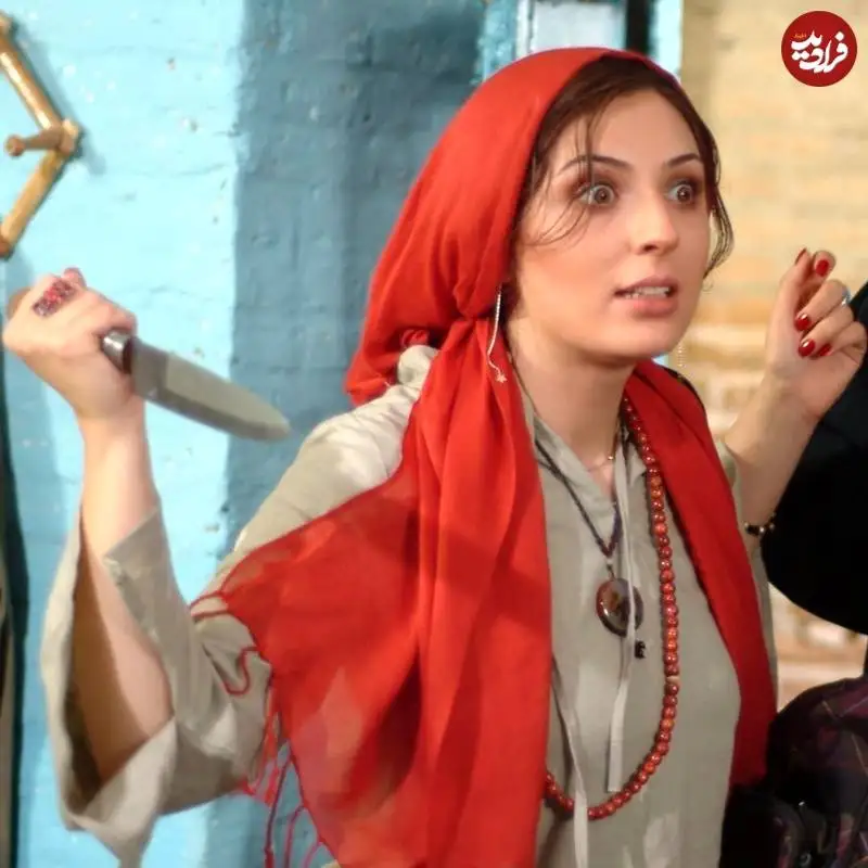 عکس؛ سفر به تاریخ؛ چهرۀ «نیوشا ضیغمی» در پشت صحنه اولین فیلم سینمایی اش؛ سال 1383