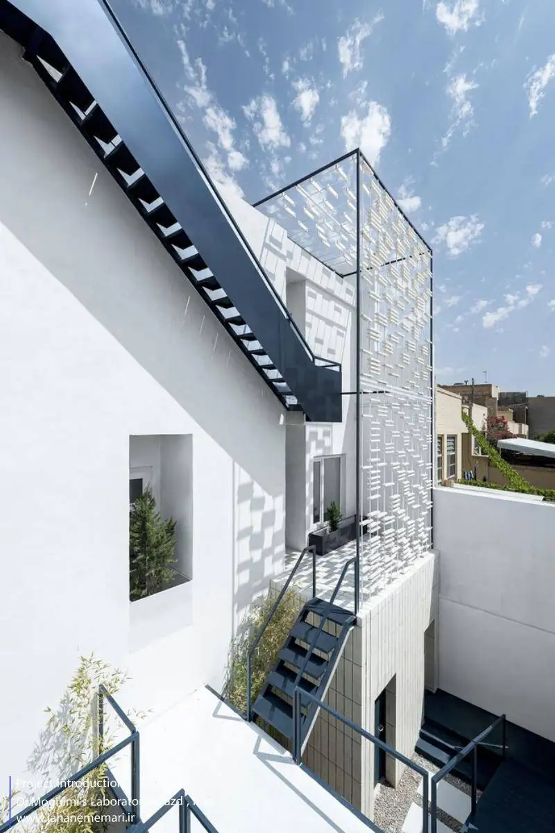 تصاویر؛ چگونه معماری یک آزمایشگاه در یزد معروف شد؟ 