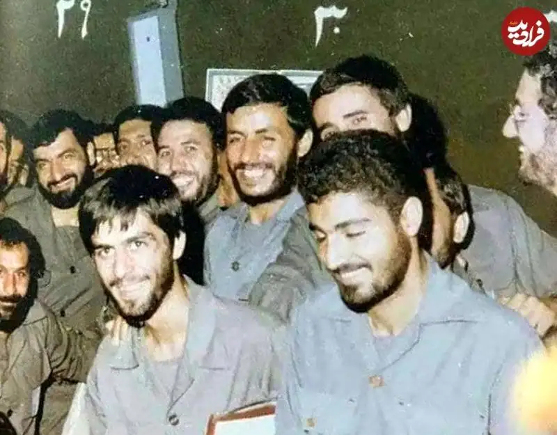 عکس؛ سفر به تاریخ؛ چهرۀ خندان «حاج قاسم، حاج همت و محسن رضایی» در جبهه
