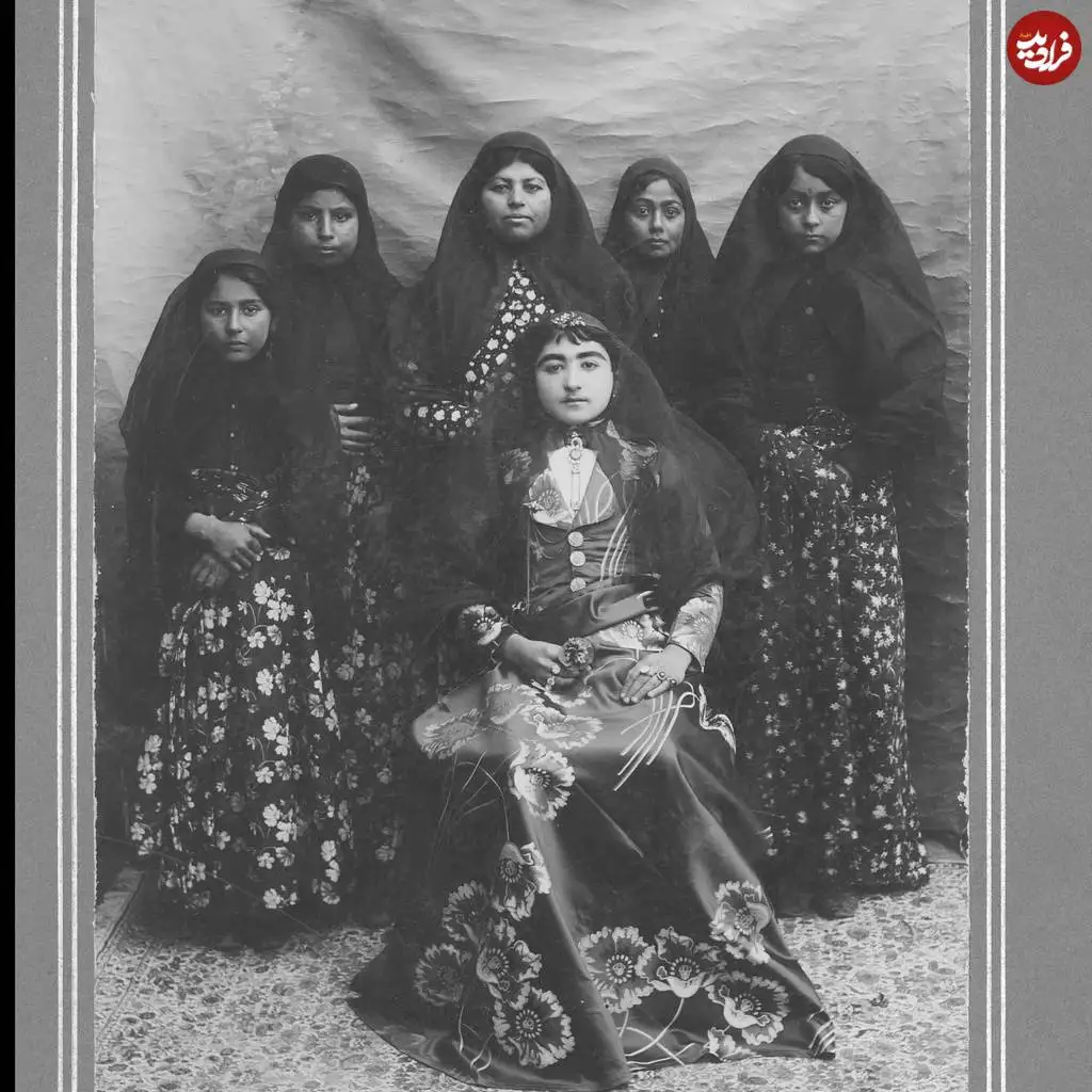عکس؛ سفر در زمان؛ «اخترالدوله دختر ناصرالدین شاه به همراه ندیمه هایش»؛ سال 1273