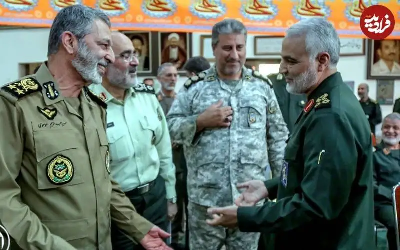 عکس؛ سفر به تایخ؛ دیدار «حاج قاسم سلیمانی» با «امیر موسوی، فرماندۀ ارتش»؛ سال 1398