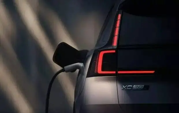 تصاویر؛ معرفی ولوو xc70 مدل 2025؛ ترکیبی از قدرت، زیبایی و کارایی در یک شاسی بلند لوکس