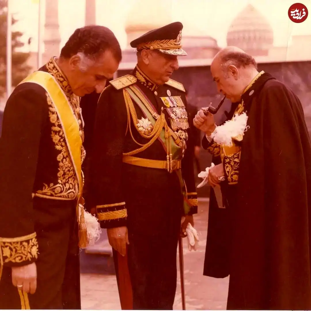 عکس؛ سفر در زمان؛ «رئیس ساواک در کنار هویدا»؛ اواخر دهه 40