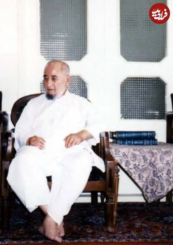 عکس؛ سفر در زمان؛ «محمدصادق خلخالی در منزل شخصی اش در قم»؛ دهه 70
