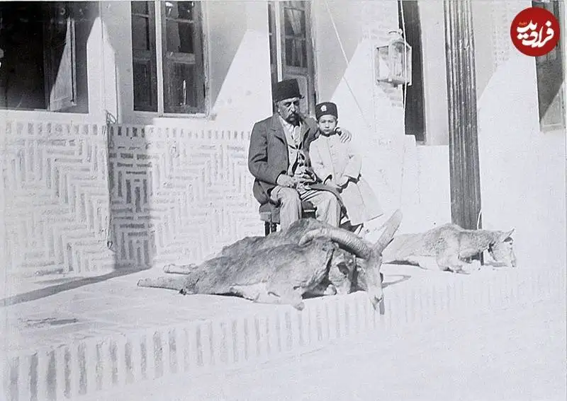 عکس؛ سفر به تاریخ؛ عکس یادگاری «مظفرالدین شاه و پسر خردسالش» در کنار شکارهای جاجرود