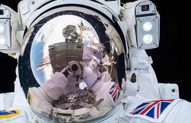 موجودات فضایی واقعاً وجود دارند؟ پاسخ یک فضانورد بریتانیایی به راز حیات فرازمینی