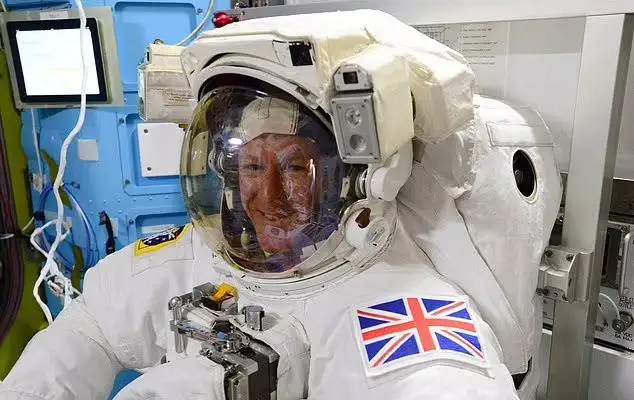 موجودات فضایی واقعاً وجود دارند؟ پاسخ یک فضانورد بریتانیایی به راز حیات فرازمینی