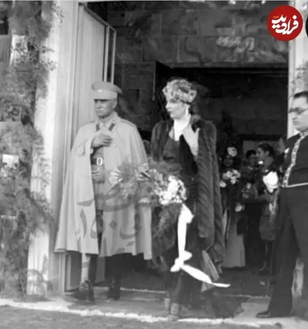 عکس؛ سفر به تاریخ؛ «ملکه نازلی، مادرزن محمدرضا پهلوی» در کنار «رضاخان»