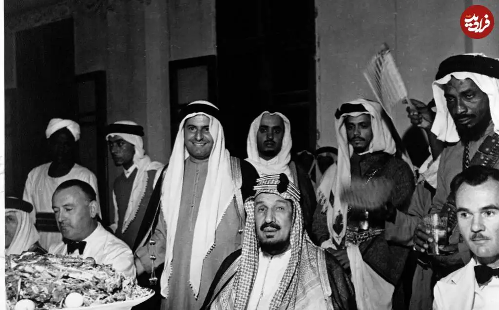 عکس؛ سفر در زمان؛ پذیرایی متفاوت «اولین پادشاه عربستان» از مهمانان خارجی اش؛ سال 1324