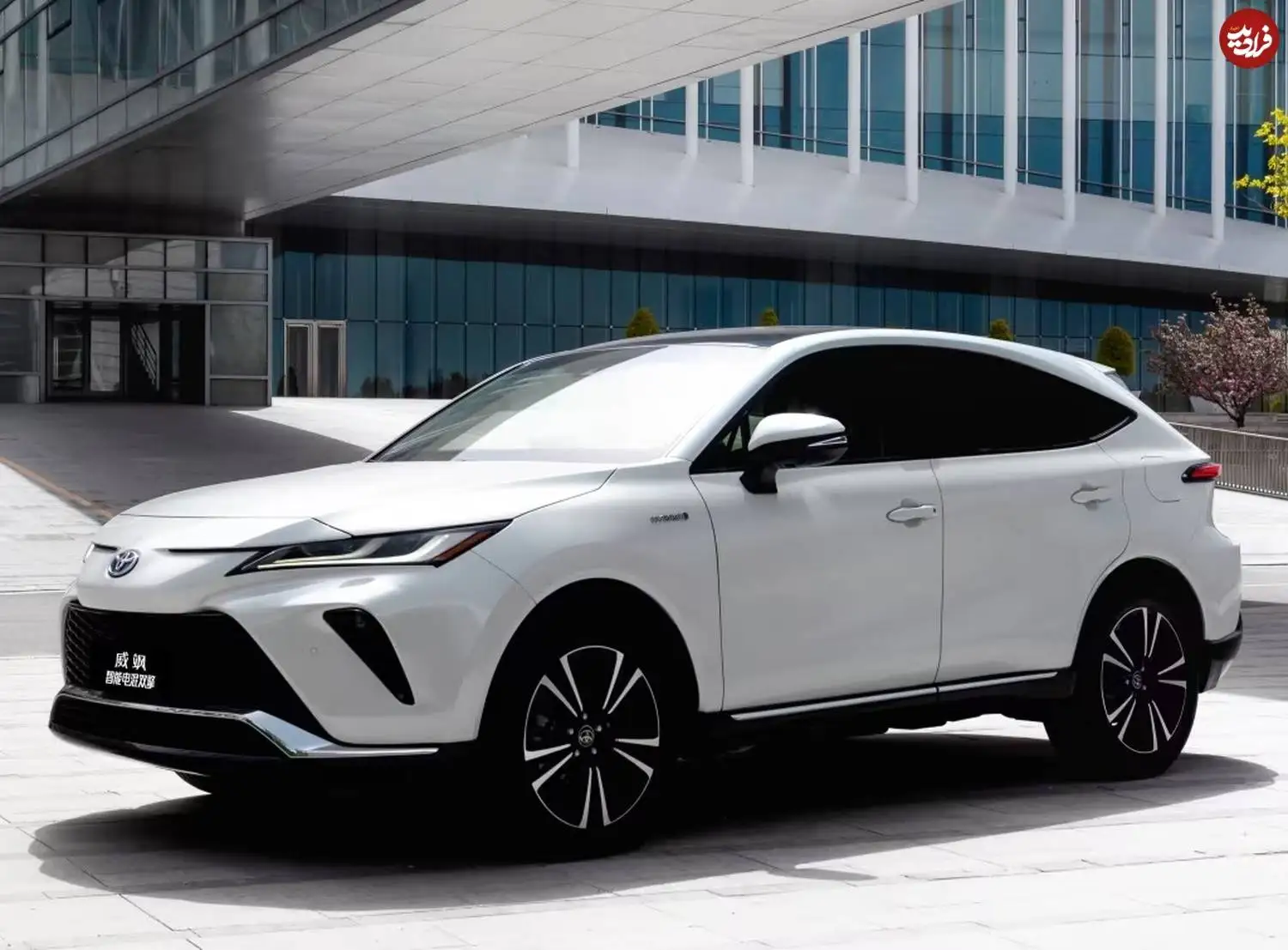 تصاویر؛ تویوتا ونزا هیبرید 2025 به ایران رسید؛ گزینه ای لوکس با قیمت 6.5 میلیارد تومان