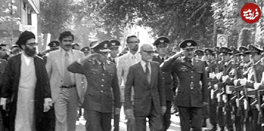 عکس؛ سفر در زمان؛ «مهدی بازرگان و رهبر انقلاب» در حال بازدید از نیروهای شهربانی؛ سال 58