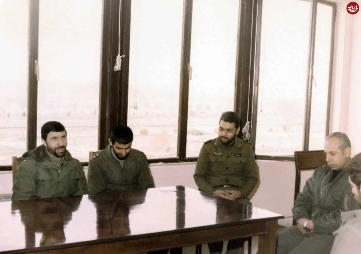 عکس؛ سفر در زمان؛ «شهید بابایی» در کنار «صیاد شیرازی»؛ سال 60